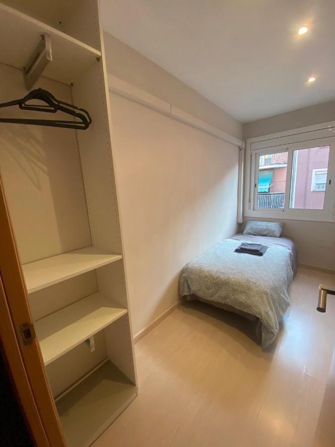Cozy Apartment At A Great Location! L'Hospitalet de Llobregat Luaran gambar
