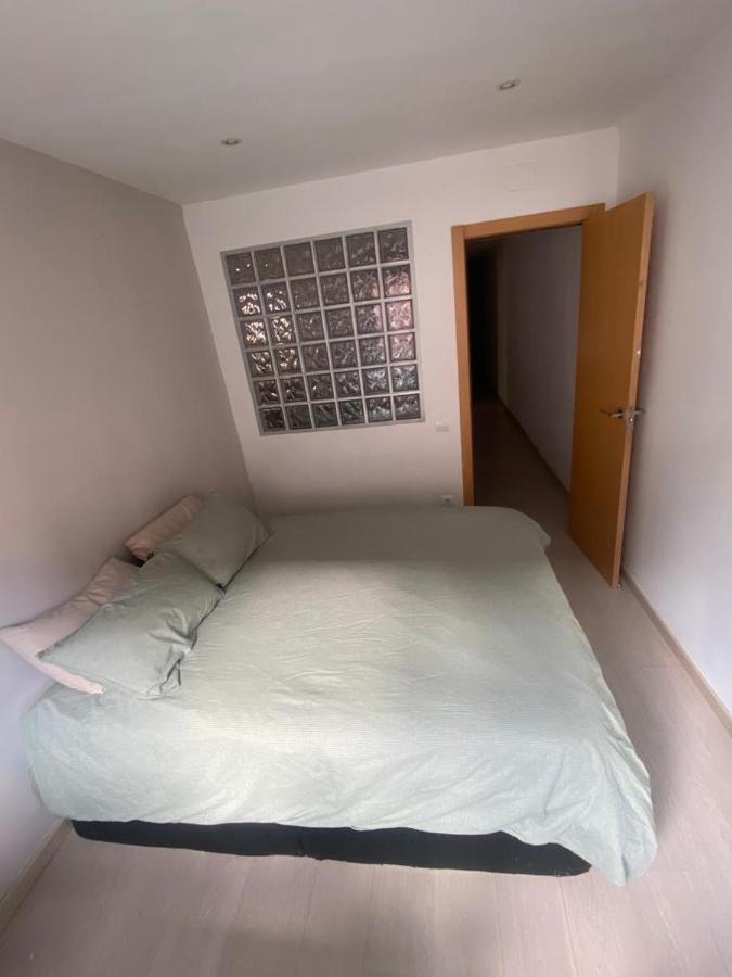 Cozy Apartment At A Great Location! L'Hospitalet de Llobregat Luaran gambar