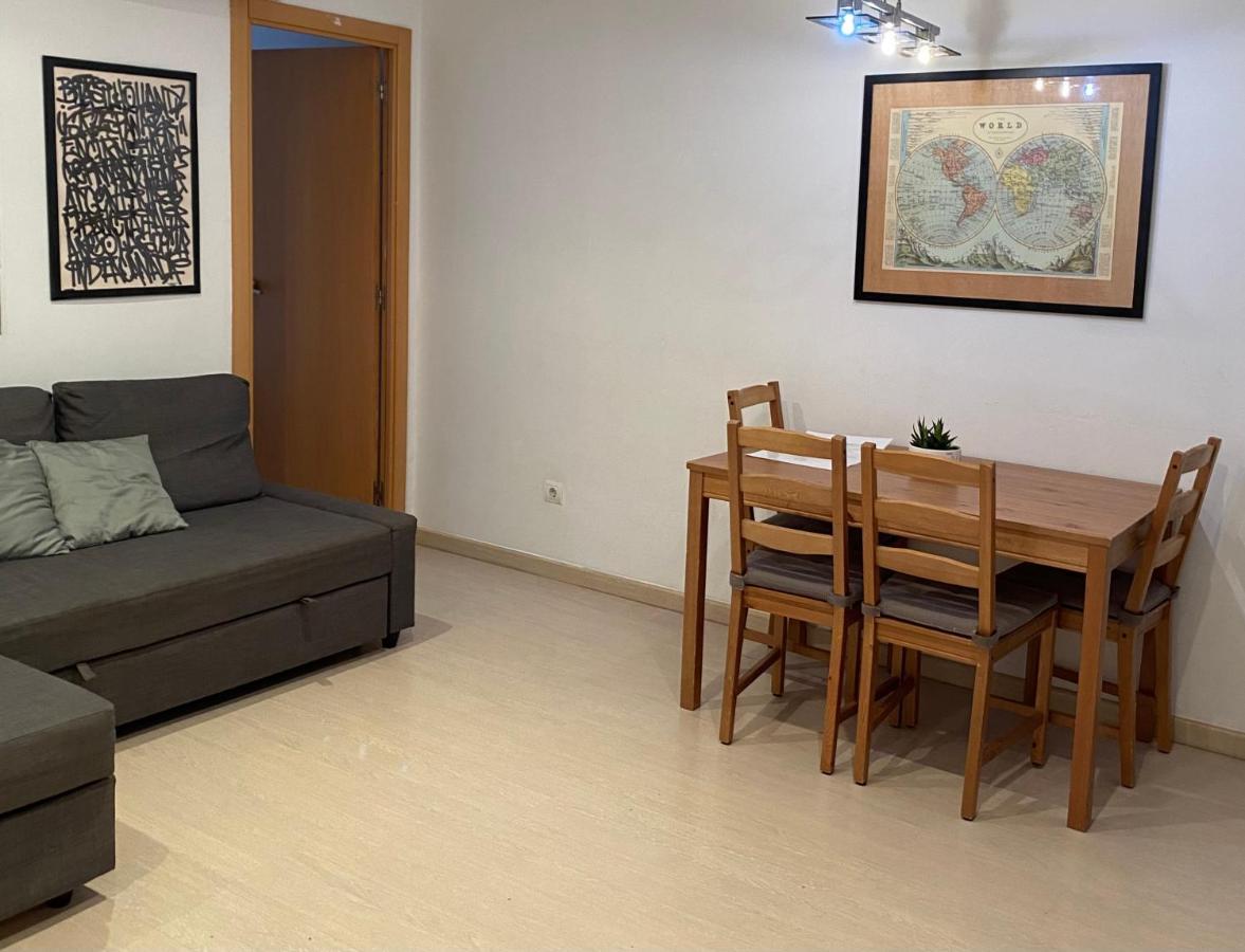 Cozy Apartment At A Great Location! L'Hospitalet de Llobregat Luaran gambar